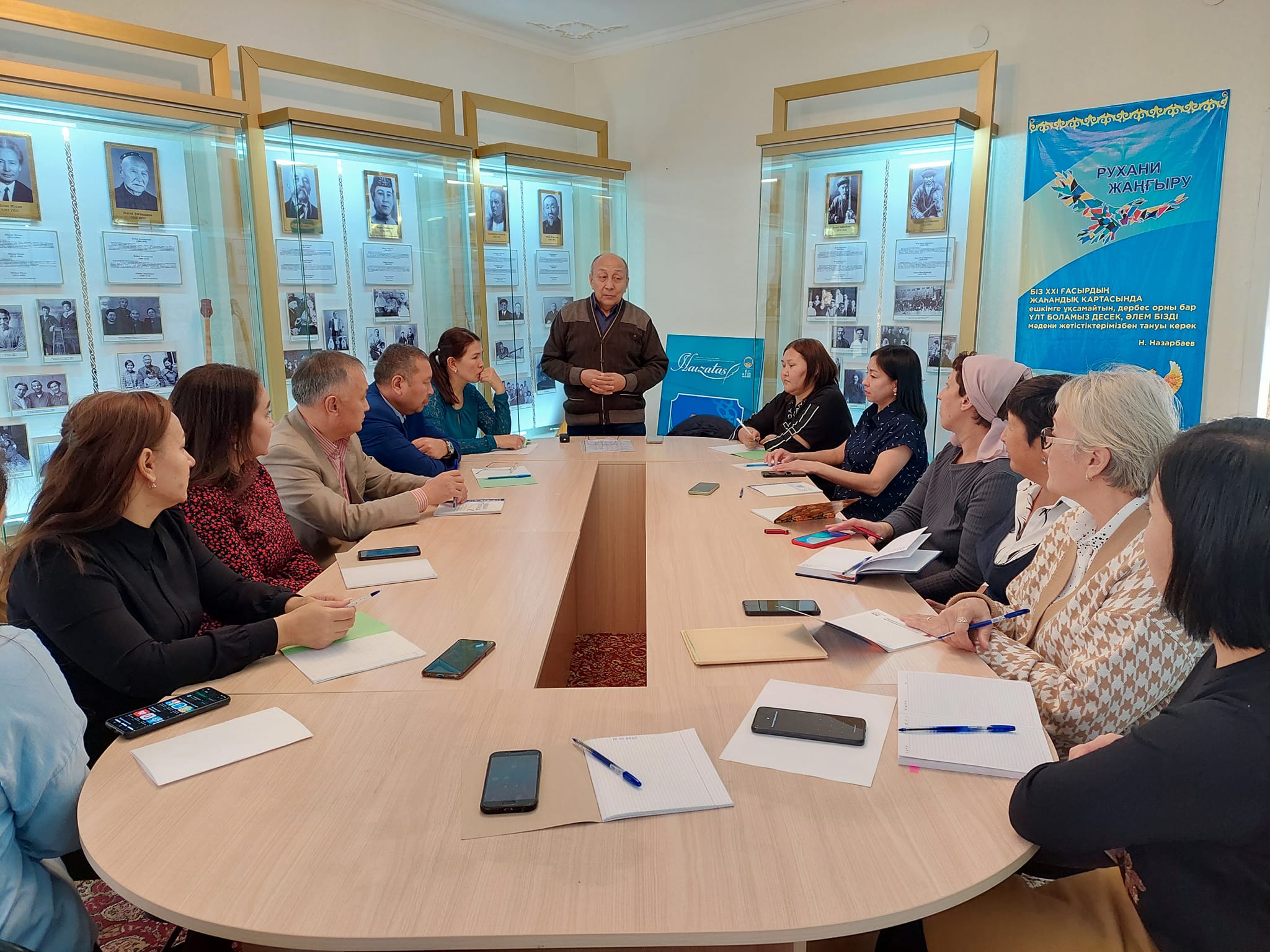 Tóte jazýdy úırenip júr