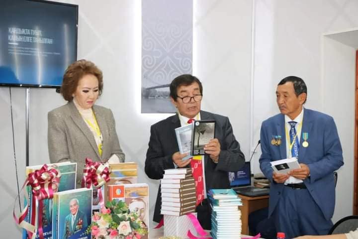 Kitaphanaǵa esimi berildi