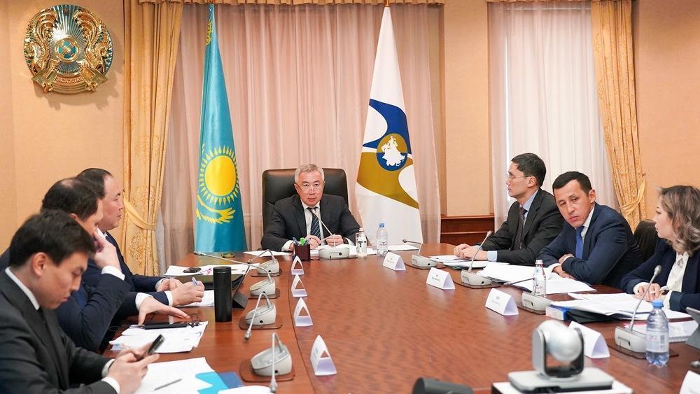 «Sur» sertıfıkattarmen kúresý sharalary