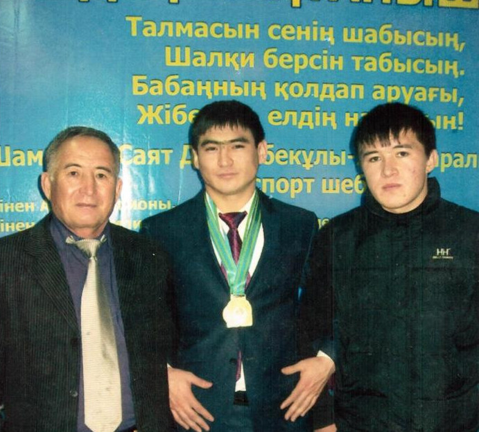 Alyp aýyldan shyǵady