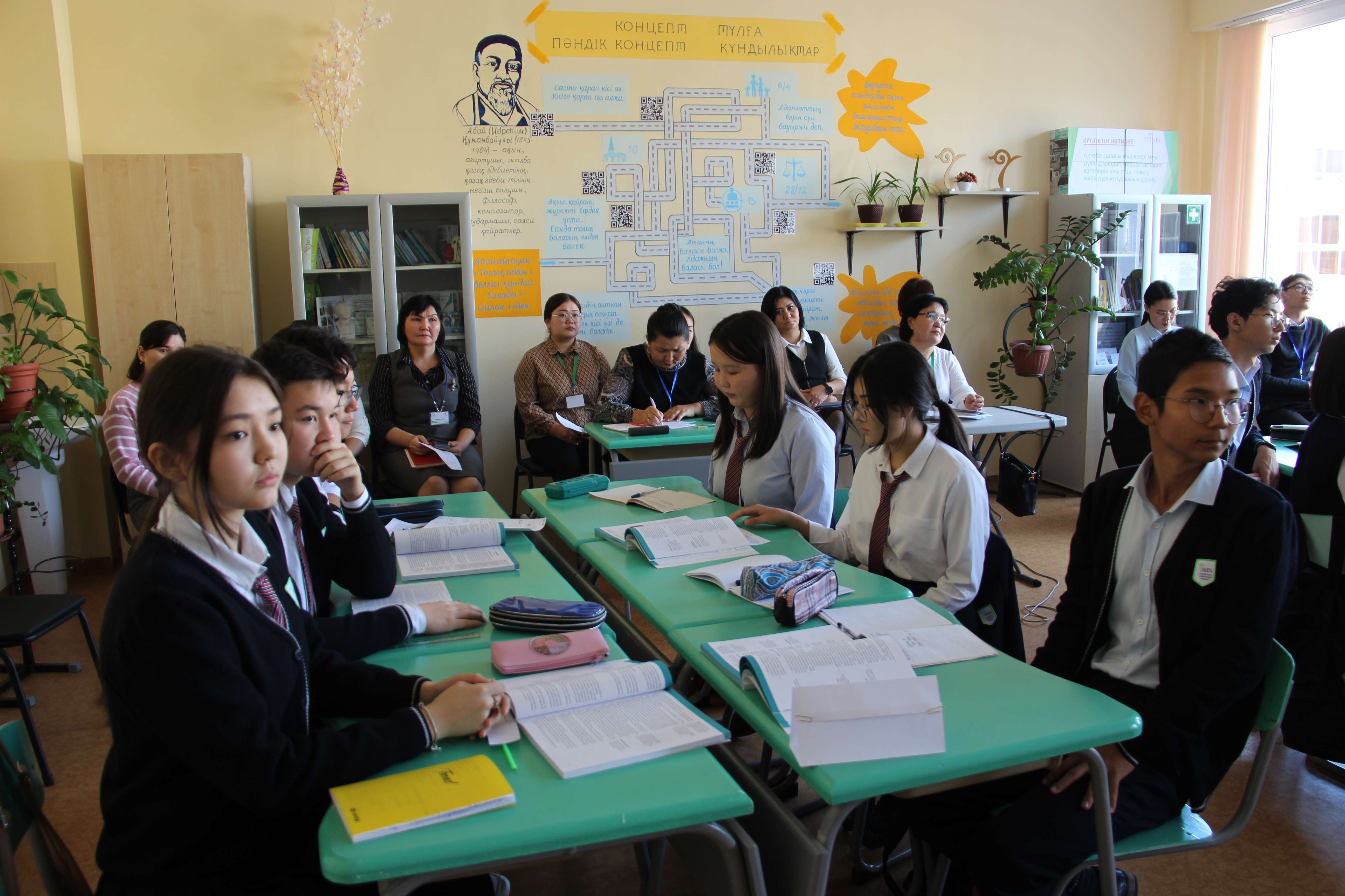 Úlgili mektep úrdisi