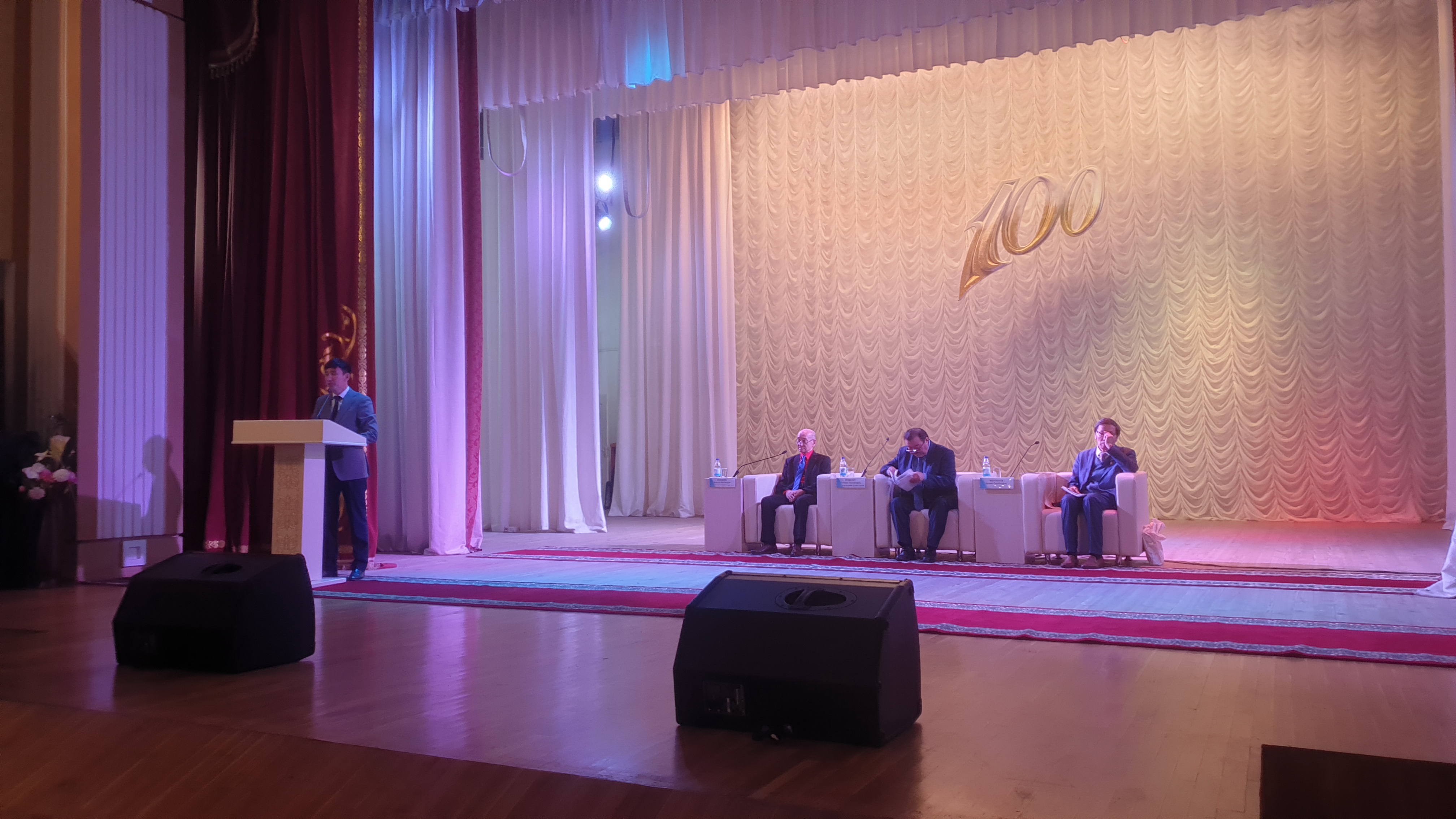 Basyna bult ertken aqyn