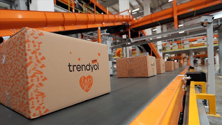 Taýar satýdaǵy túrik marketpleısi