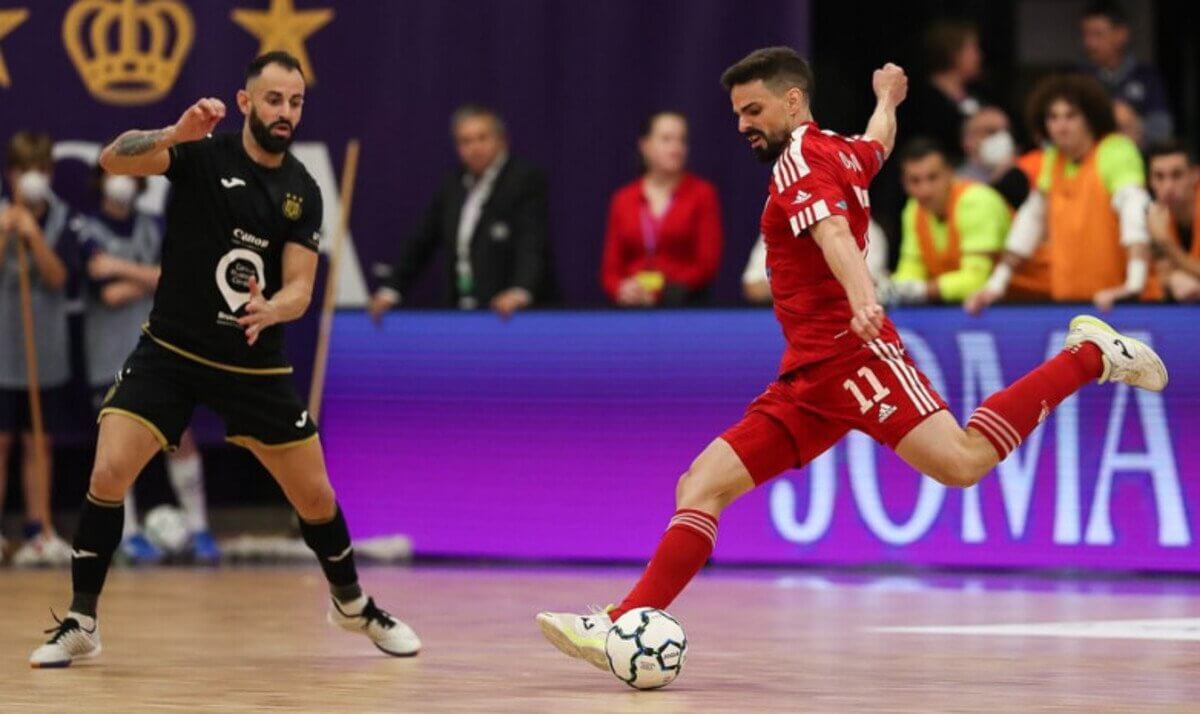 Alǵashqy oıynda teń tústi