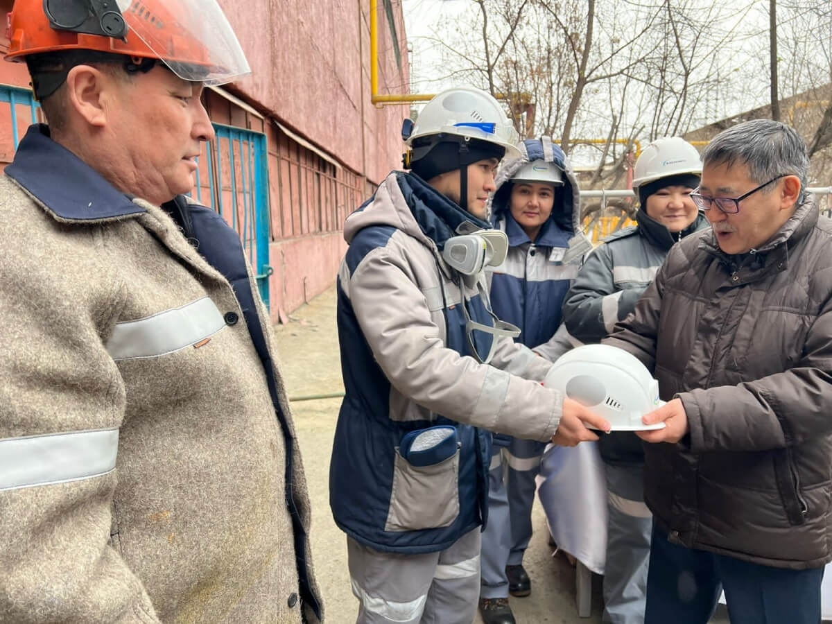 Áleýmettik máselege den qoıdy