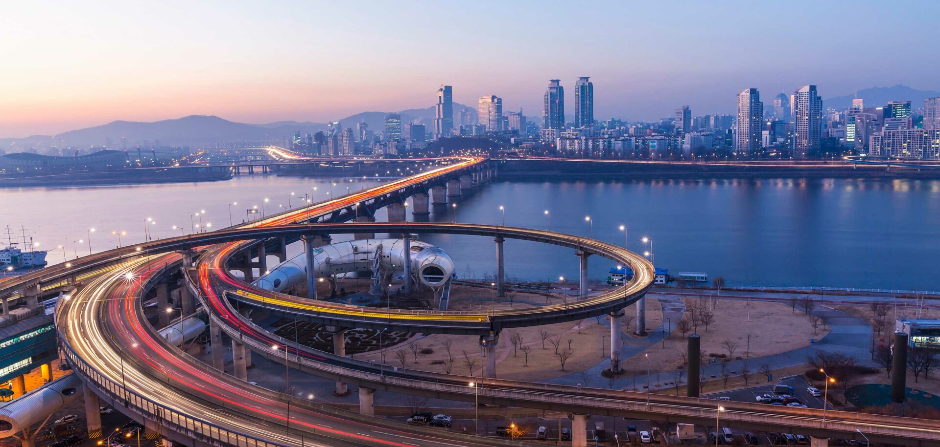 Álemdik brendtiń aınymas fılosofııasy