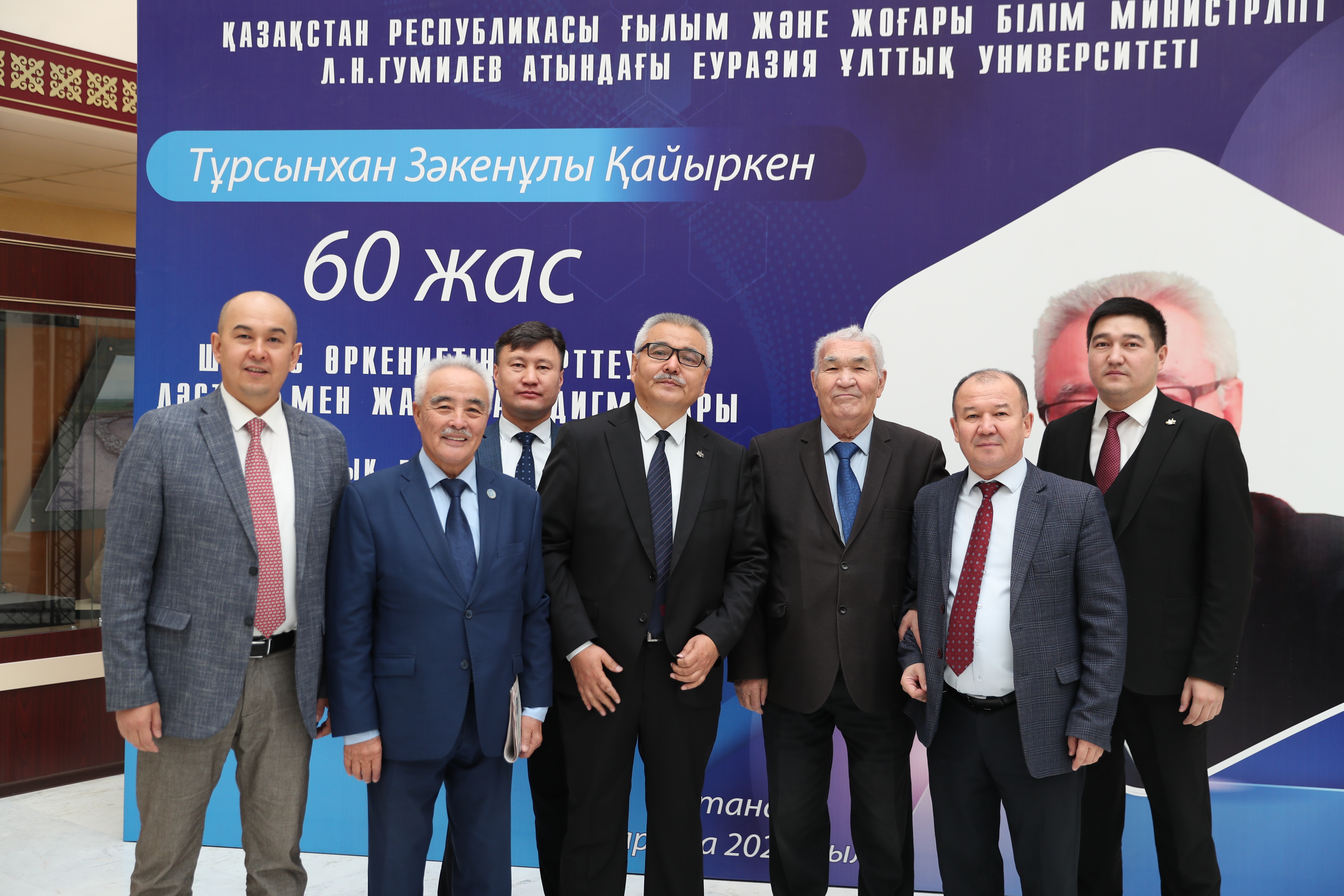 Tarıhty ǵylymmen de, kórkem ádebıetpen de zerdelegen