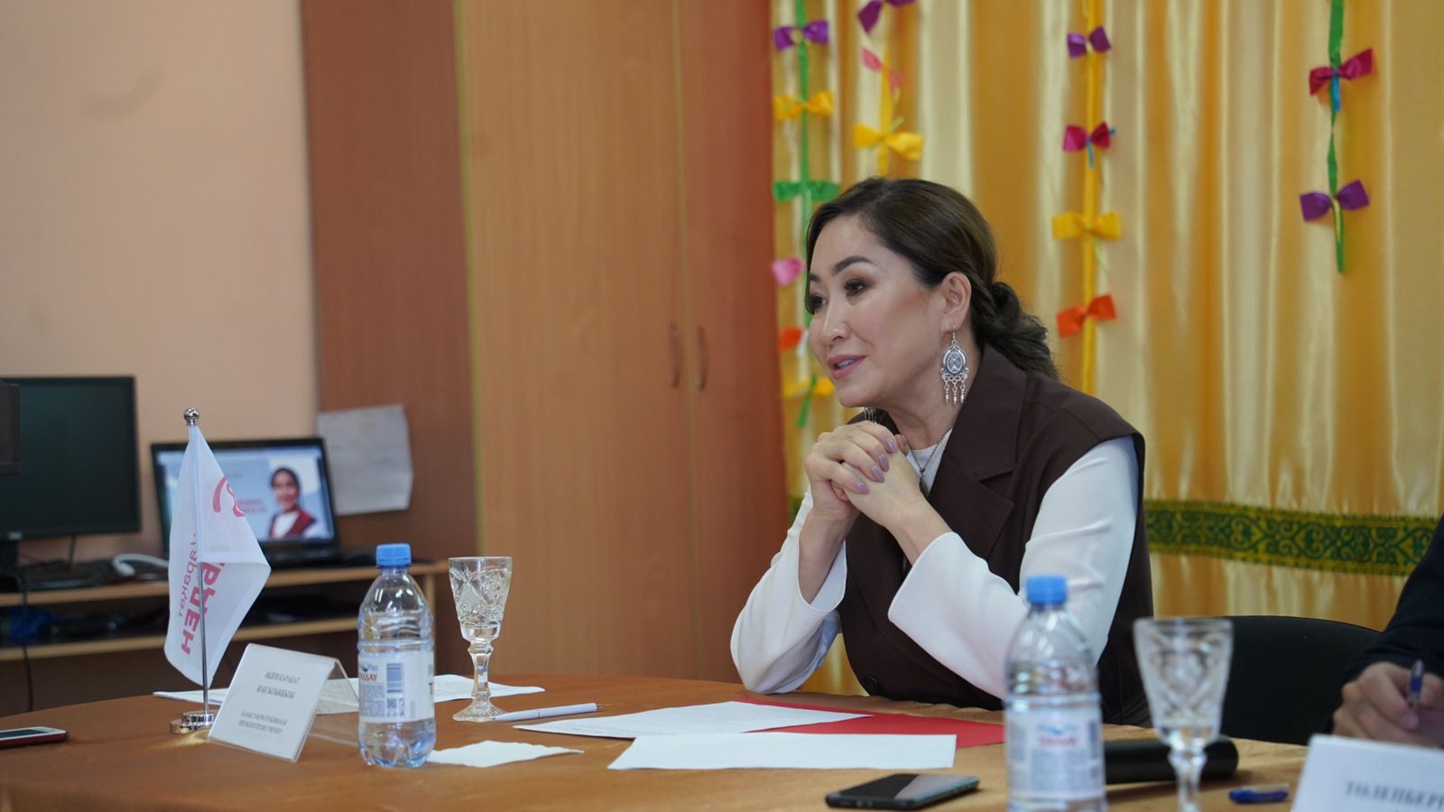 Urpaq tárbıesi – analardyń qolynda