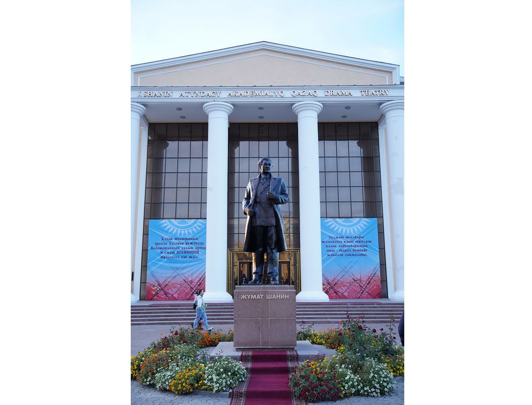 Teatr tarlany: Shymkentte Jumat Shanındi eske alý keshi ótti