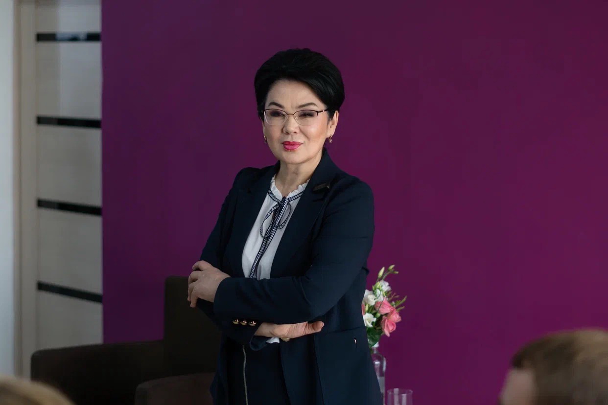 «Jalǵyzbasty ana balasyna  alımentti surap almaýy kerek»: Saltanat Tursynbekova tolyq emes otbasy mártebesin zańmen bekitkisi keledi