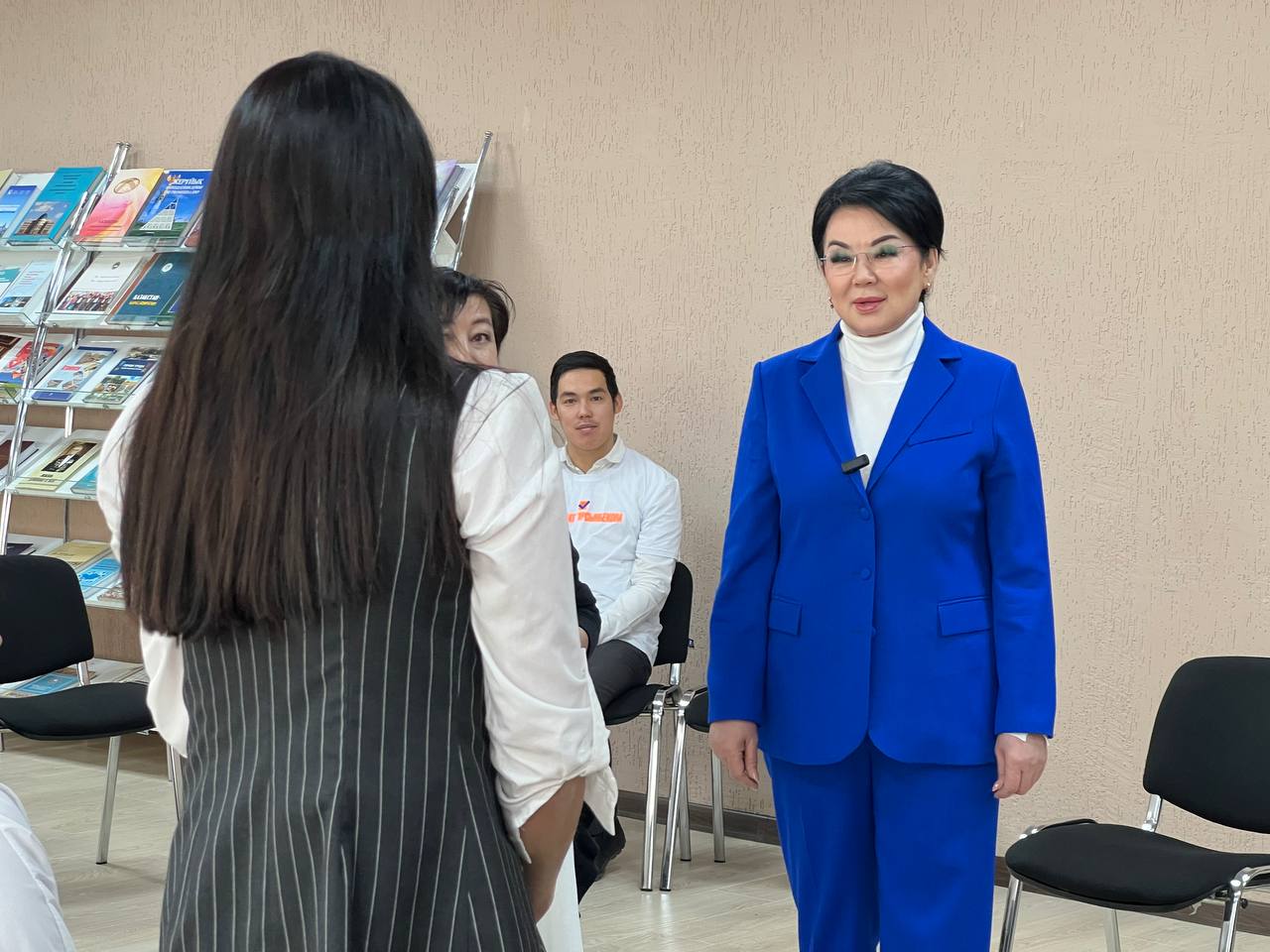 Kásipker áıelder qoldaý kútedi