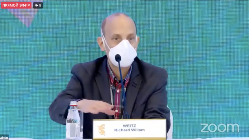 AQSh-tan kelgen baqylaýshylar alty saılaý ýchaskesin aralady