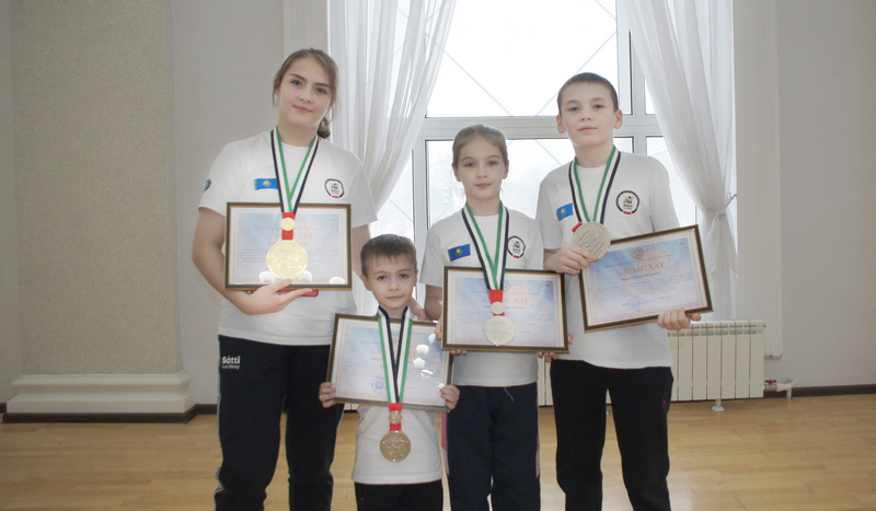 Brazılııalyq kúresten bási joǵary