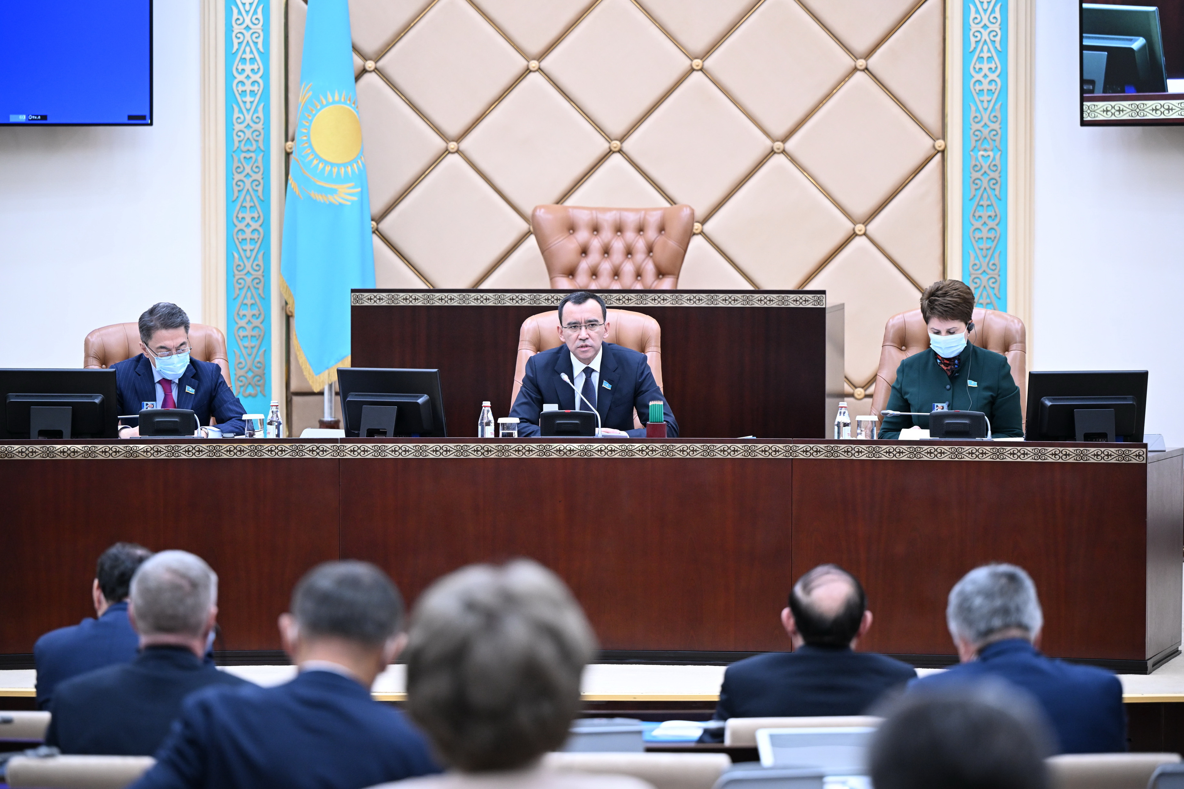 Iri qalaǵa irgeles mekenderdi damytý jospary