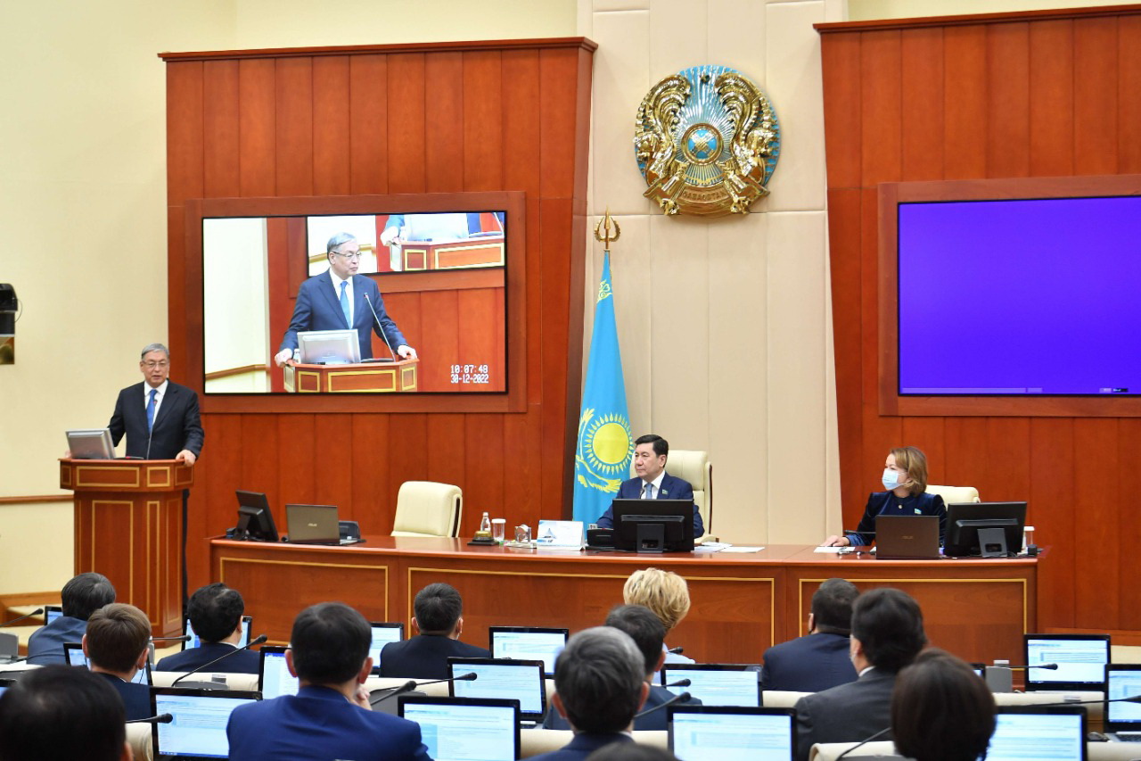 Konstıtýsııalyq Sot músheleri bekitildi