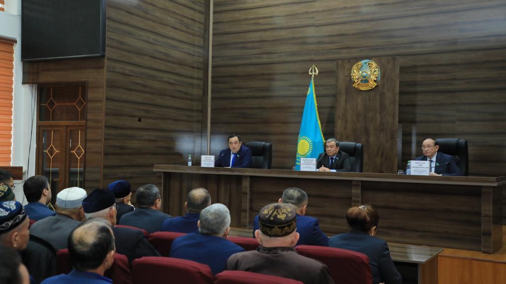 Senatorlar óńir jaǵdaıymen tanysty