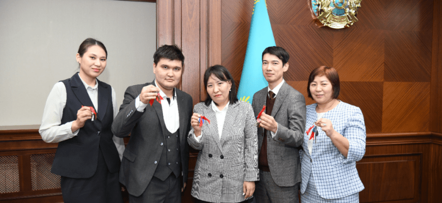 Bes muǵalimge – jaıly baspana