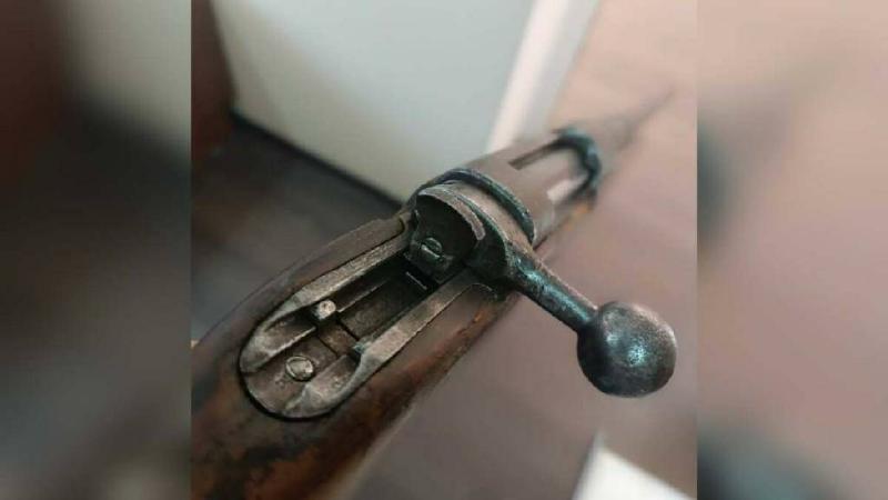 Qostanaıda buryn sottalǵan azamattyń úıinen 3 myltyq, 200 oq-dári tabyldy