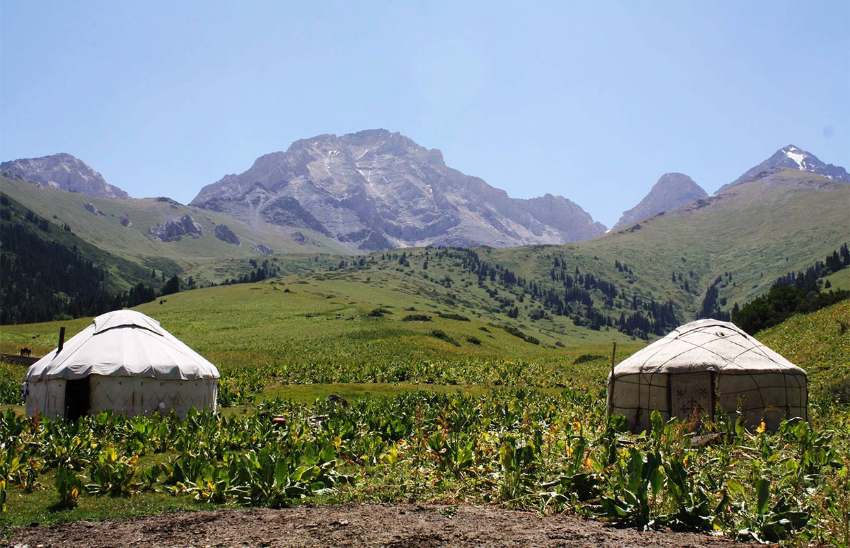 Glempıng aýyldyń  ajaryn ashady