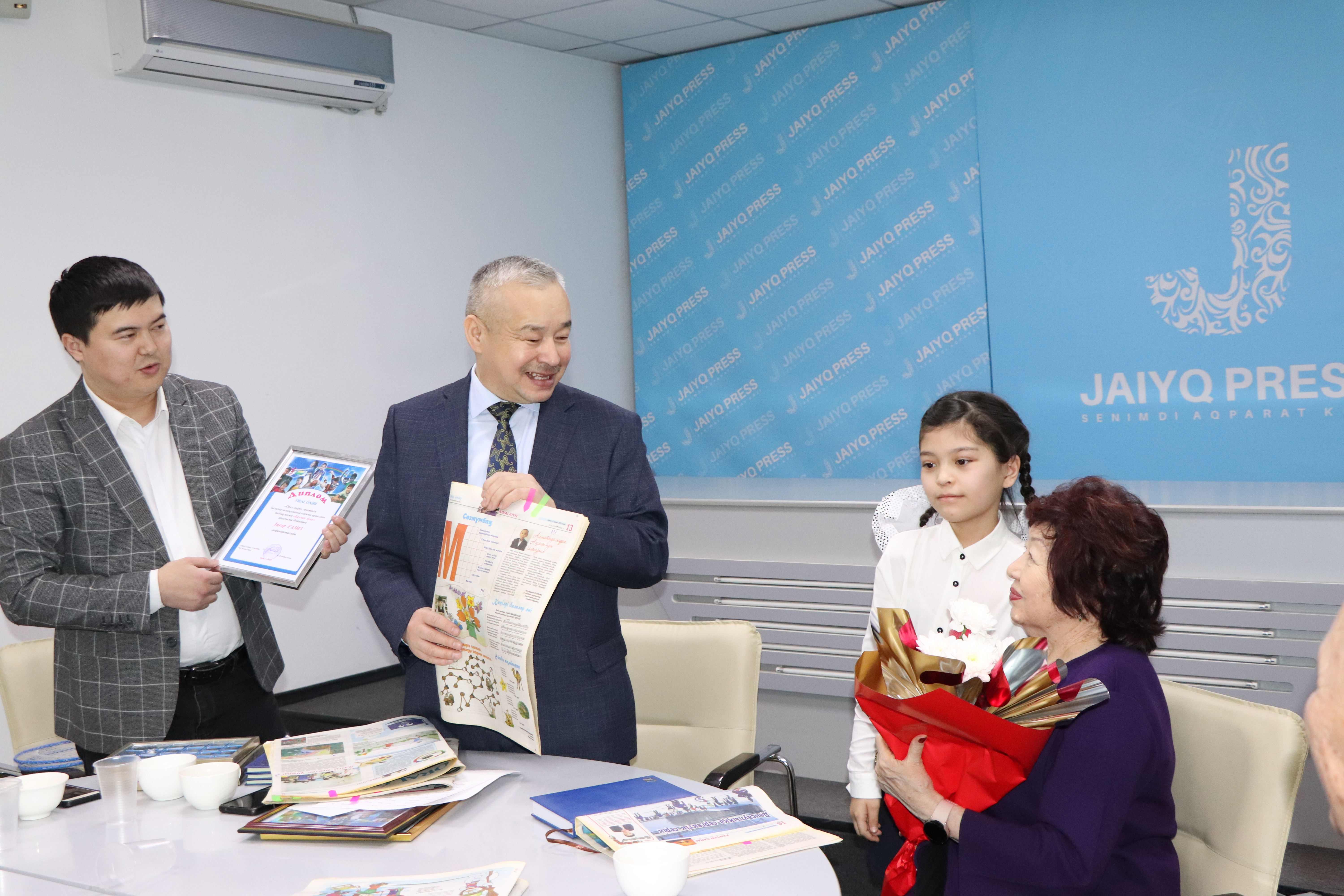 Balǵyn qalamgerler baǵaly syılyq aldy