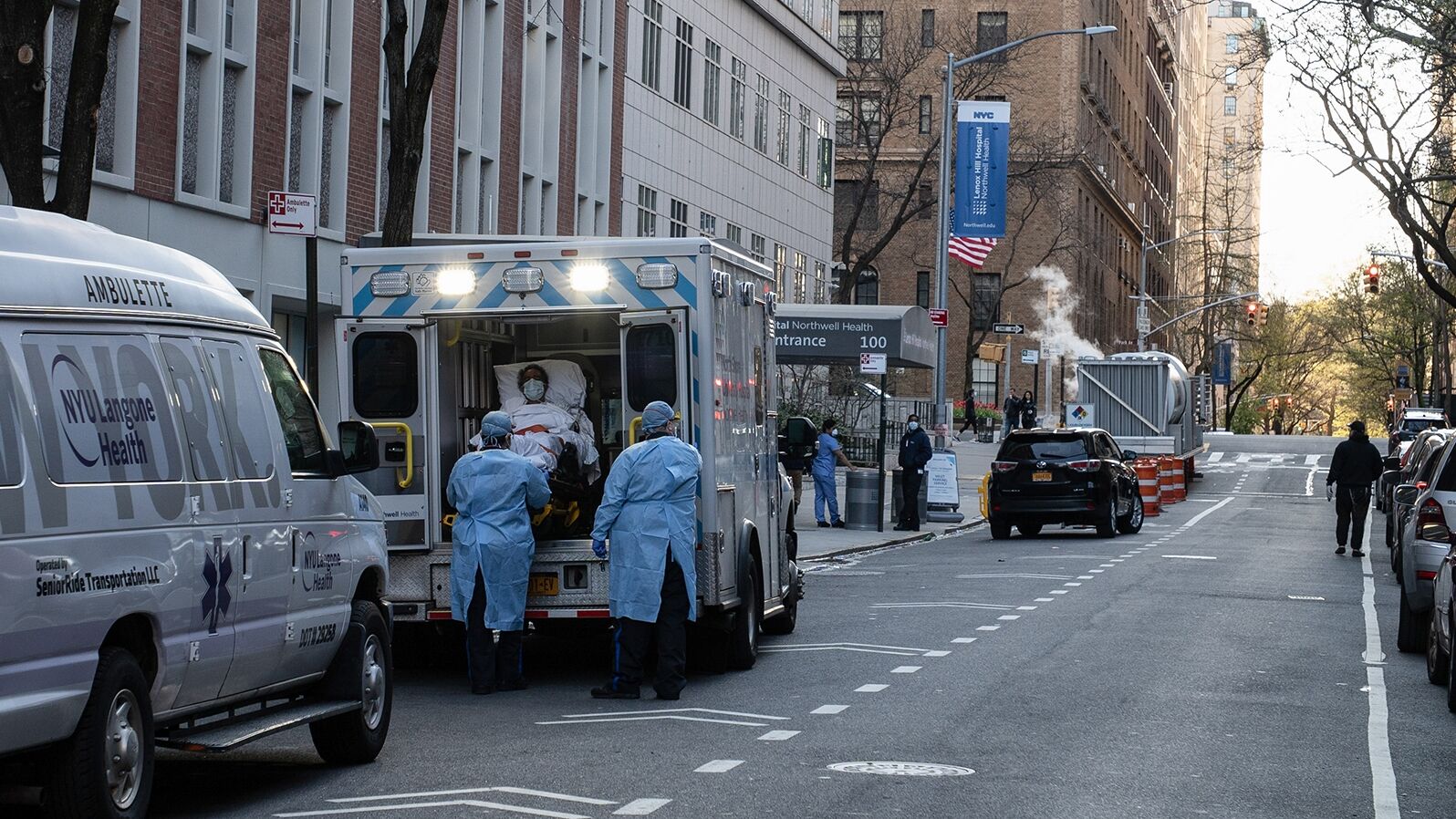 AQSh koronavırýsqa qatysty shekteýlerdi alyp tastaıdy