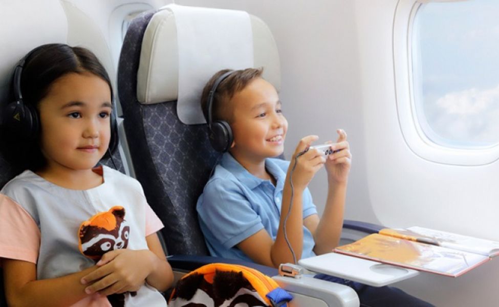 Oqýshylar ushaqpen saıahattaıdy