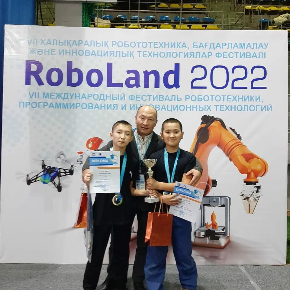 Máshhúr Júsip balalary mehatronıkany meńgerip júr