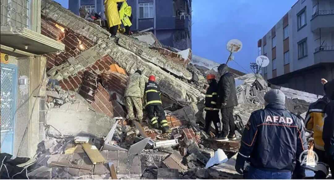 Qutqarýshylar Túrkııadan kete bastady