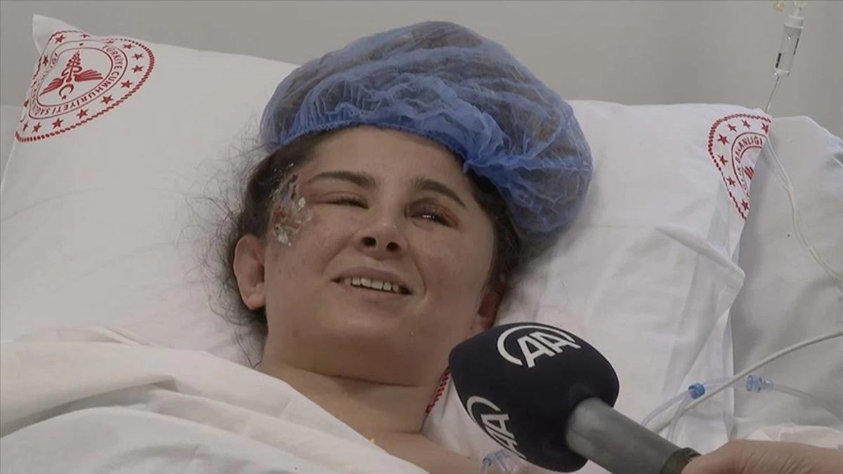 «Alǵashqy bir saǵat - eń qıyn ýaqyt»: úıindi astynan tabylǵan qyz basynan ótkenin aıtyp berdi