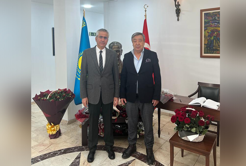 Qazaq óneriniń Túrkııaǵa kómegi: Sýretshi Erbolat Tólepbaı zilzaladan zardap shekkenderge 10 mıllıon teńge aýdardy