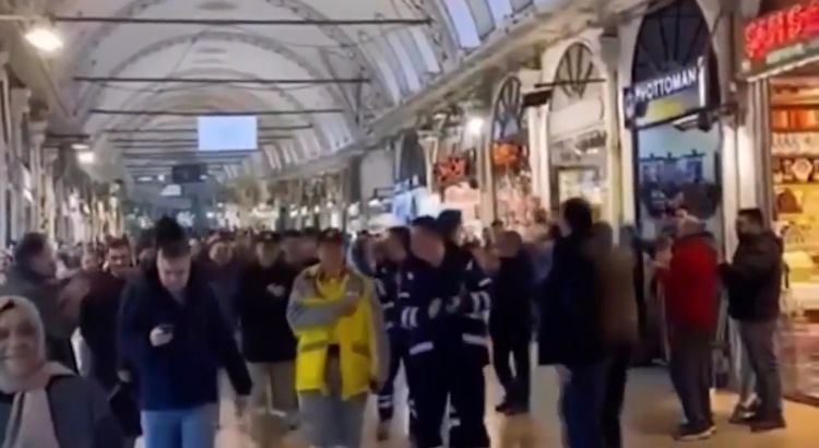 Túrkııa qutqarýshylardy qurmet-qoshemetpen shyǵaryp saldy