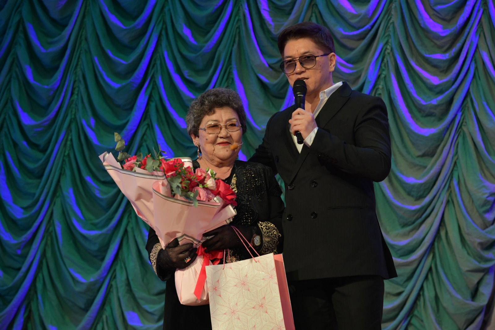 Sahna óneriniń Aıymtorysy