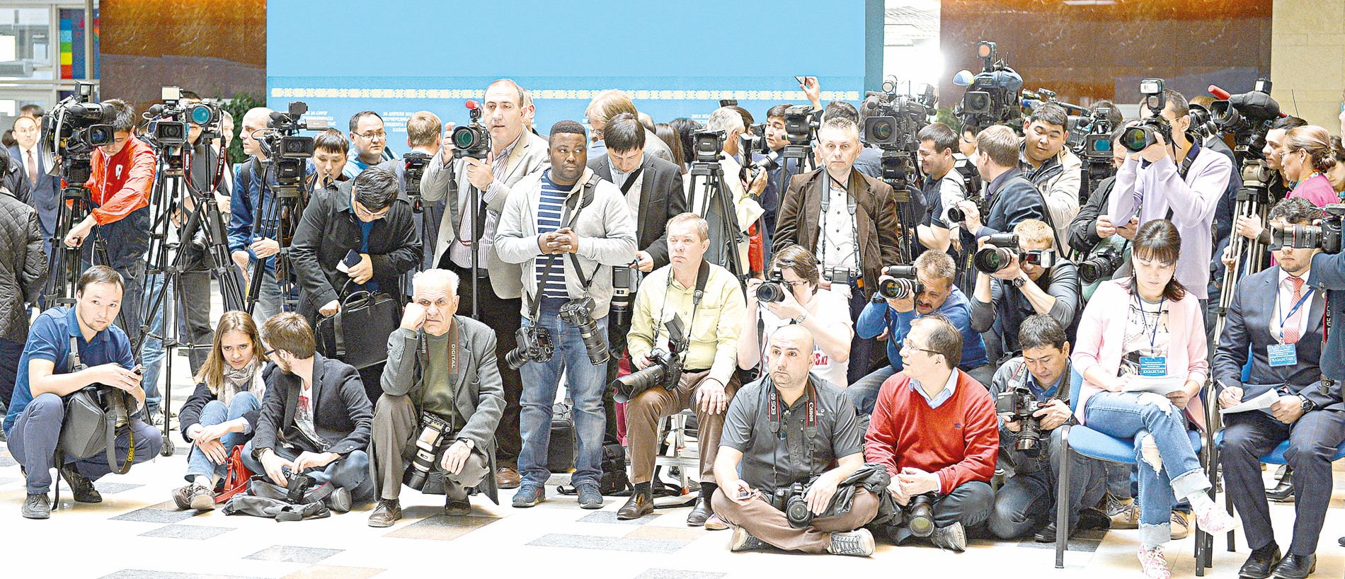 Press-kartany sala ókilderi komıssııasy beredi