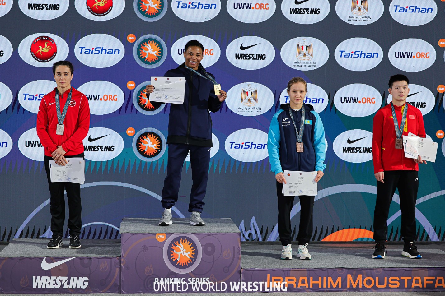 Qolaǵa tolǵan qorjyn