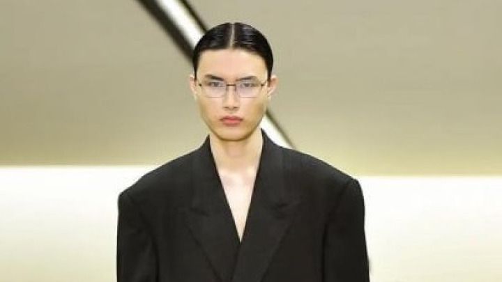 Balenciaga brendiniń sán kórsetilimine qatysqan tuńǵysh qazaq