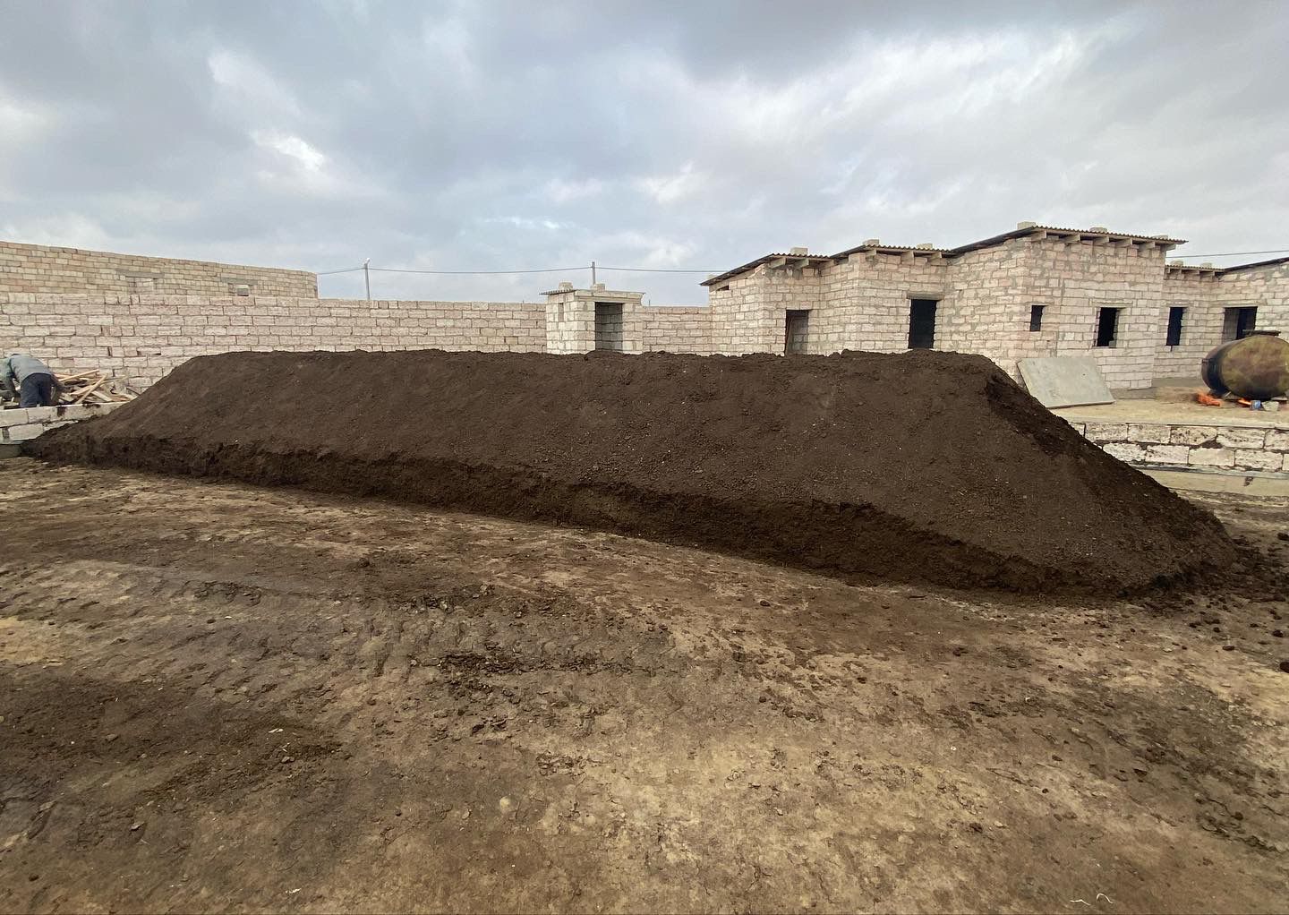 Kompost ózimizde daıyndalady