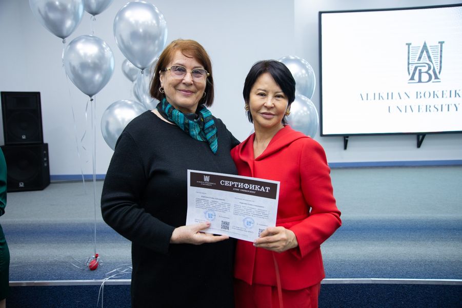 «Kúmis ýnıversıtet» jobasynyń tuńǵysh túlekterine sertıfıkat tabystaldy
