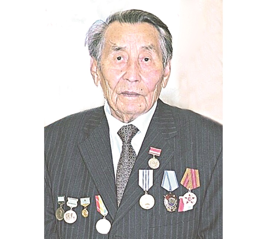 On tórtinde ustaz bolǵan Otyzbaı