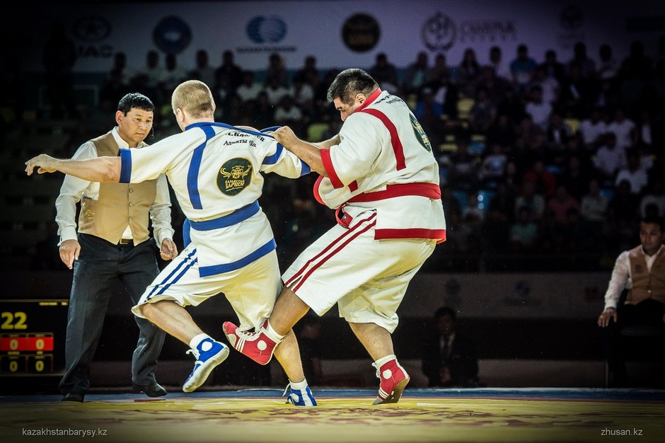 Qazaq kúresin tórge shyǵarǵandar