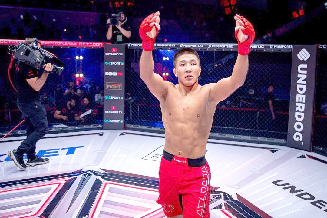 Altyn belbeý Alatoo asty