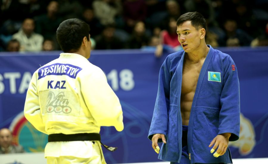 Tbılısıdegi úsh júlde