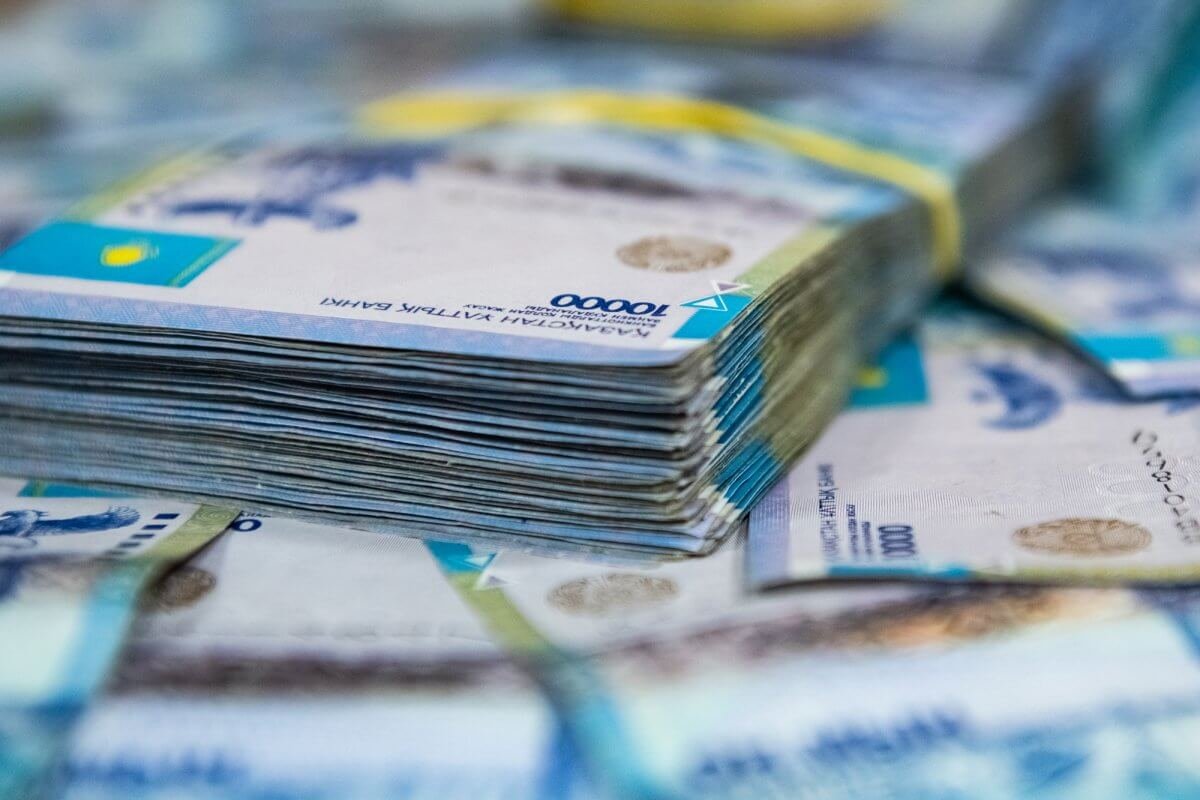 Banktiń bızneske bólgeni – 100 mlrd teńge