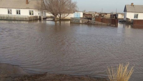 Tasqyn sý qursaýyndaǵy aýyl