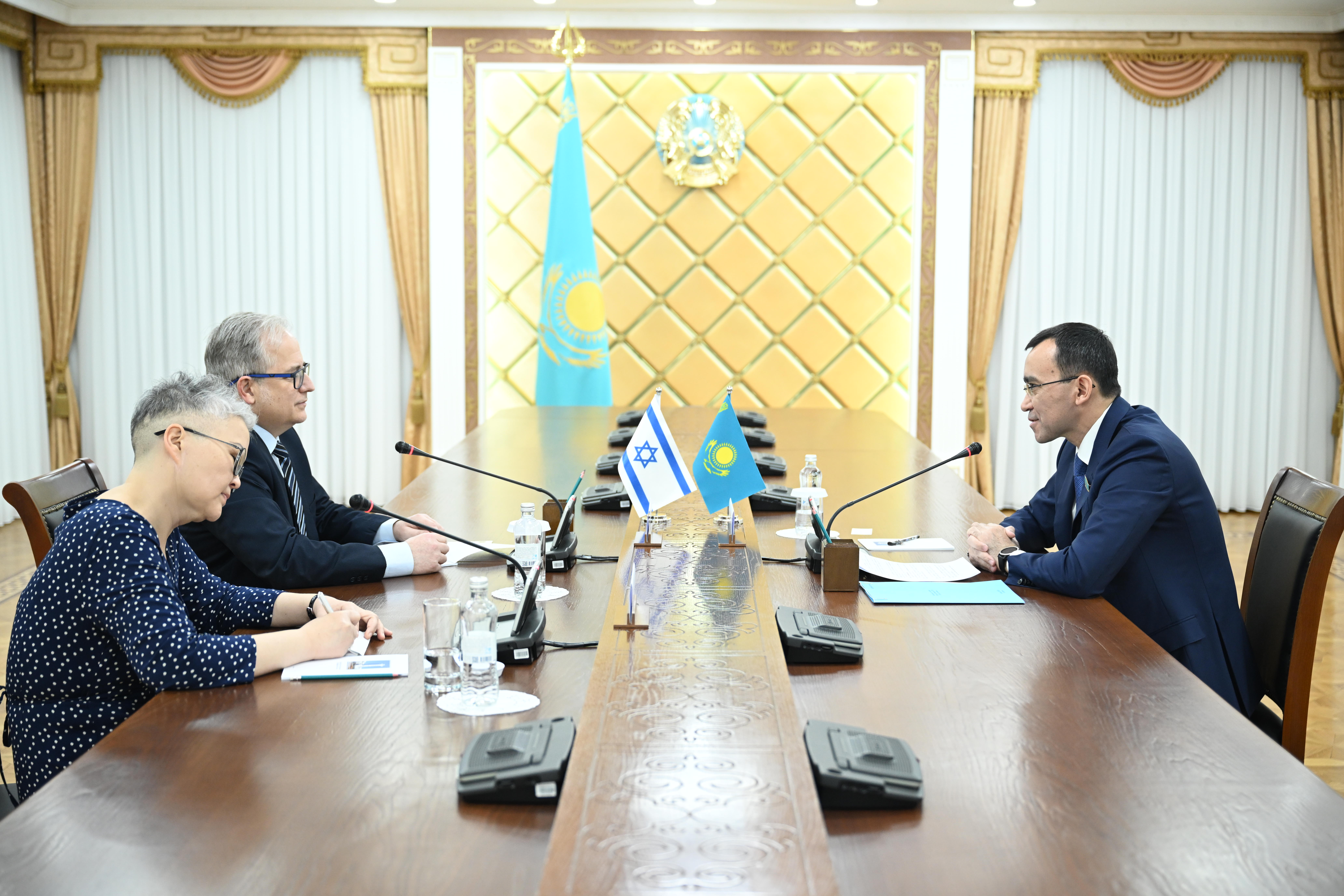 Senat tóraǵasy Izraıl elshisimen kezdesti