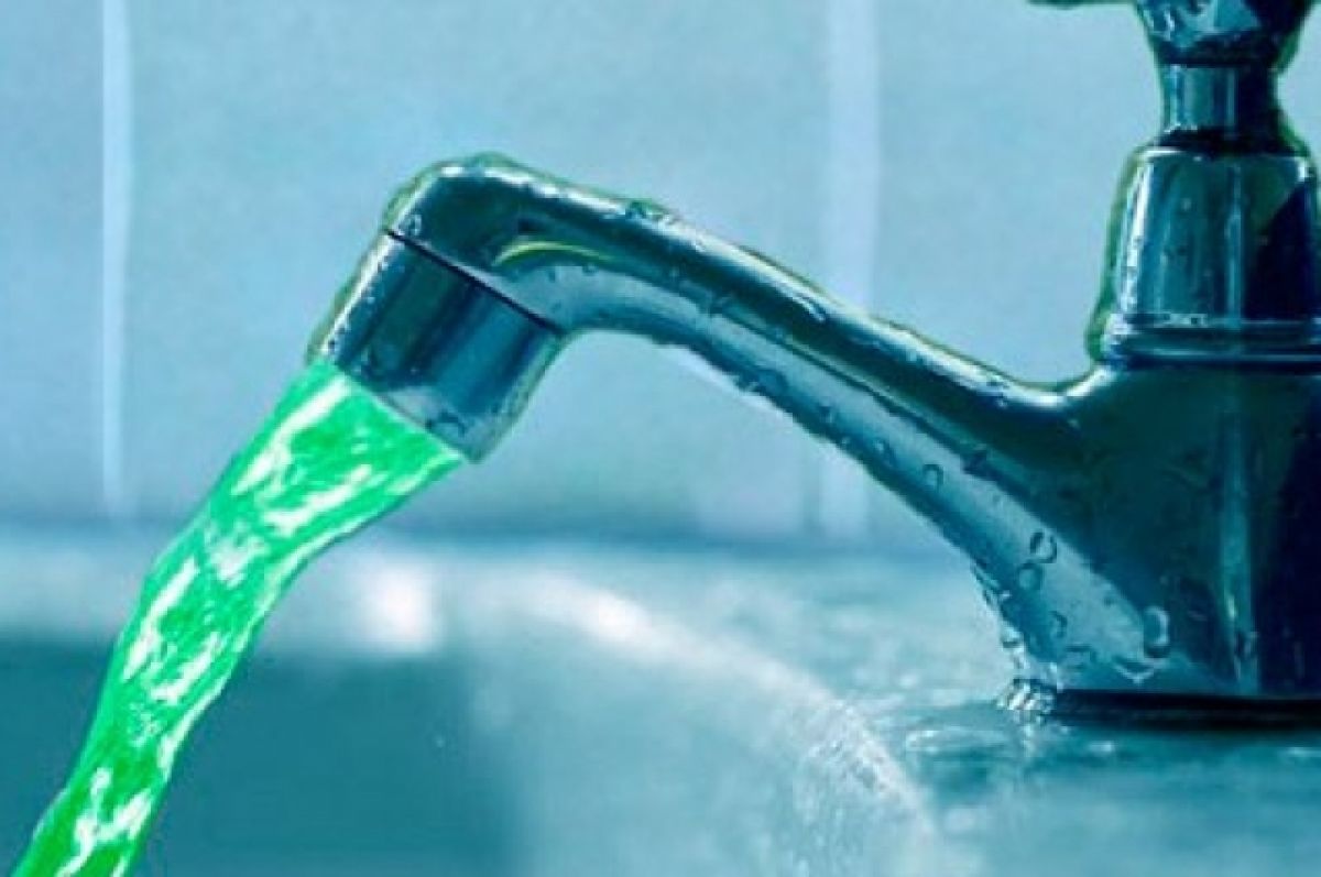 Elordalyqtarǵa krannan jasyl sý aǵatyny týraly eskertildi