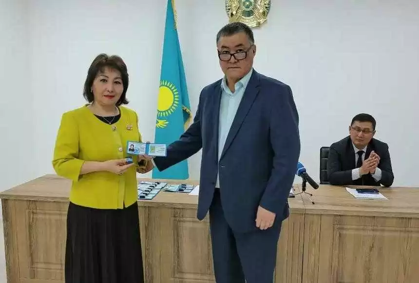 Raýshan Qaparova Jezqazǵan qalalyq máslıhatynyń tóraǵasy bolyp saılandy