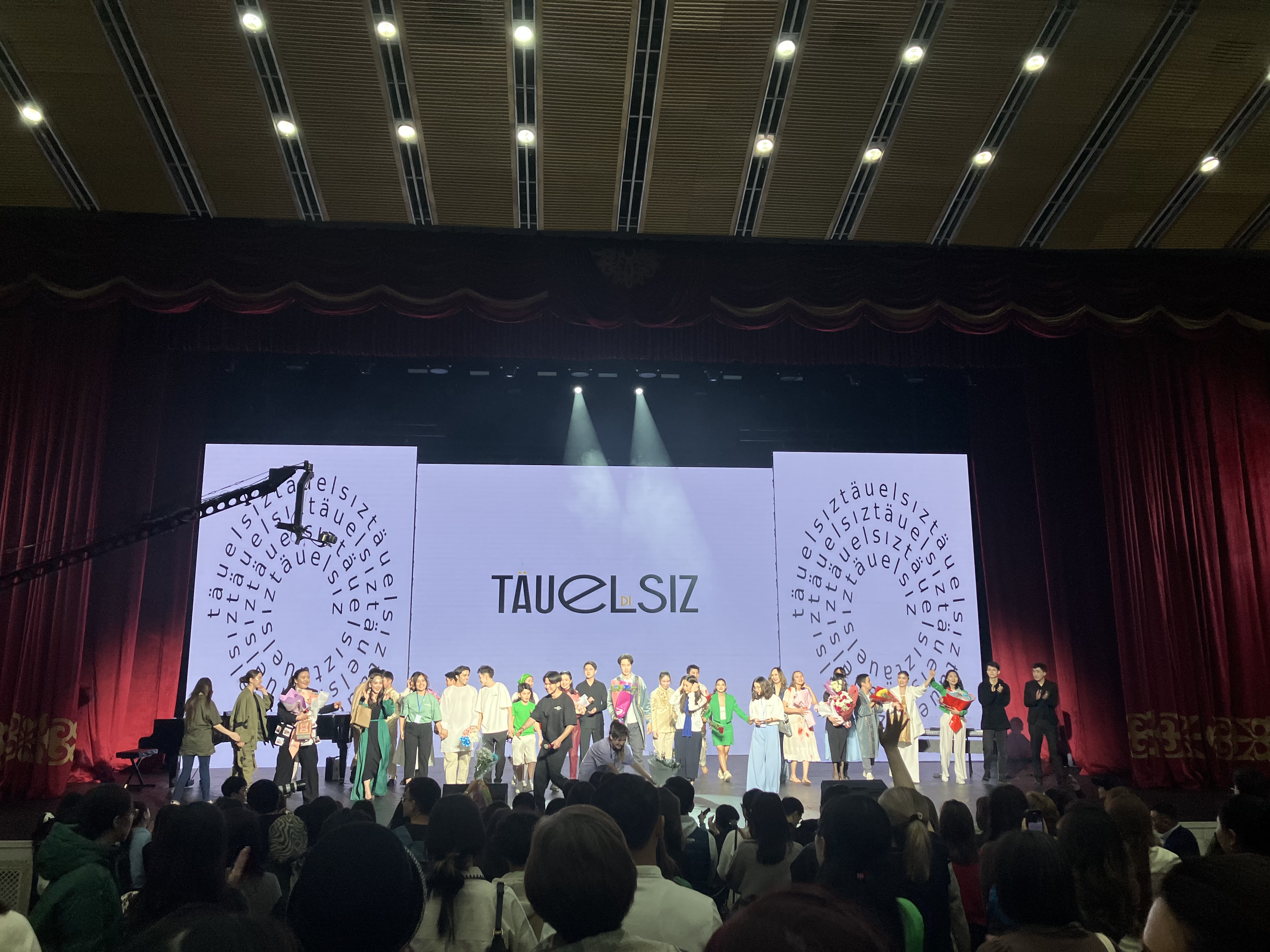 Astanada zamanaýı óner keshi ótti