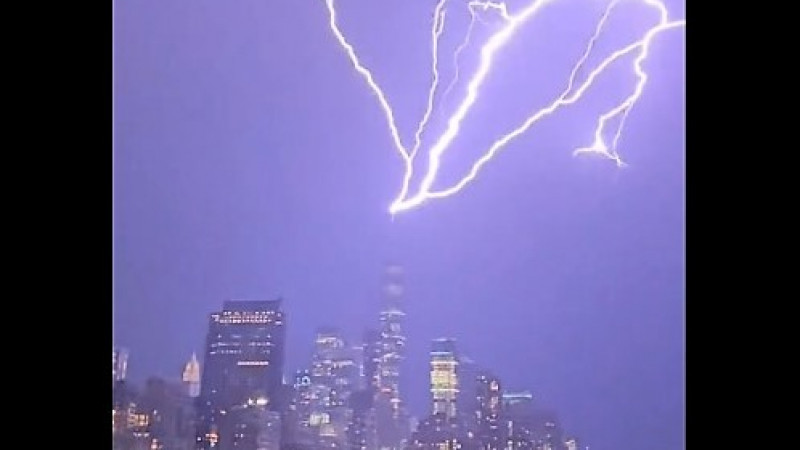 Nıý-Iorktegi eń bıik ǵımaratqa naızaǵaı tústi