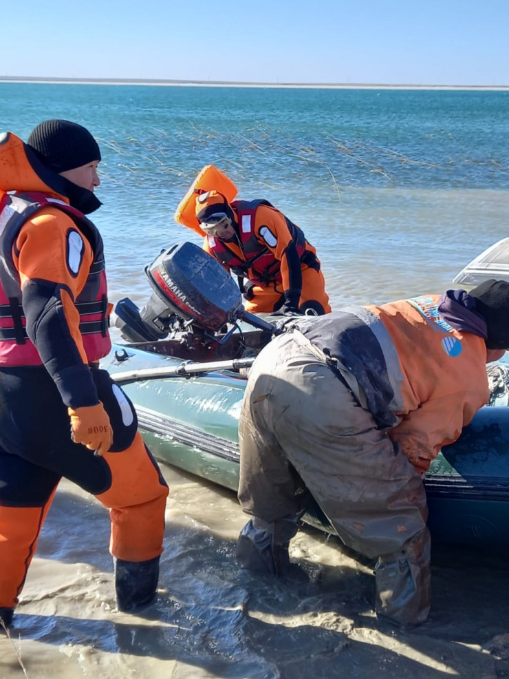 Balyq aýlaýǵa barǵan eki adam kólge batyp ketti