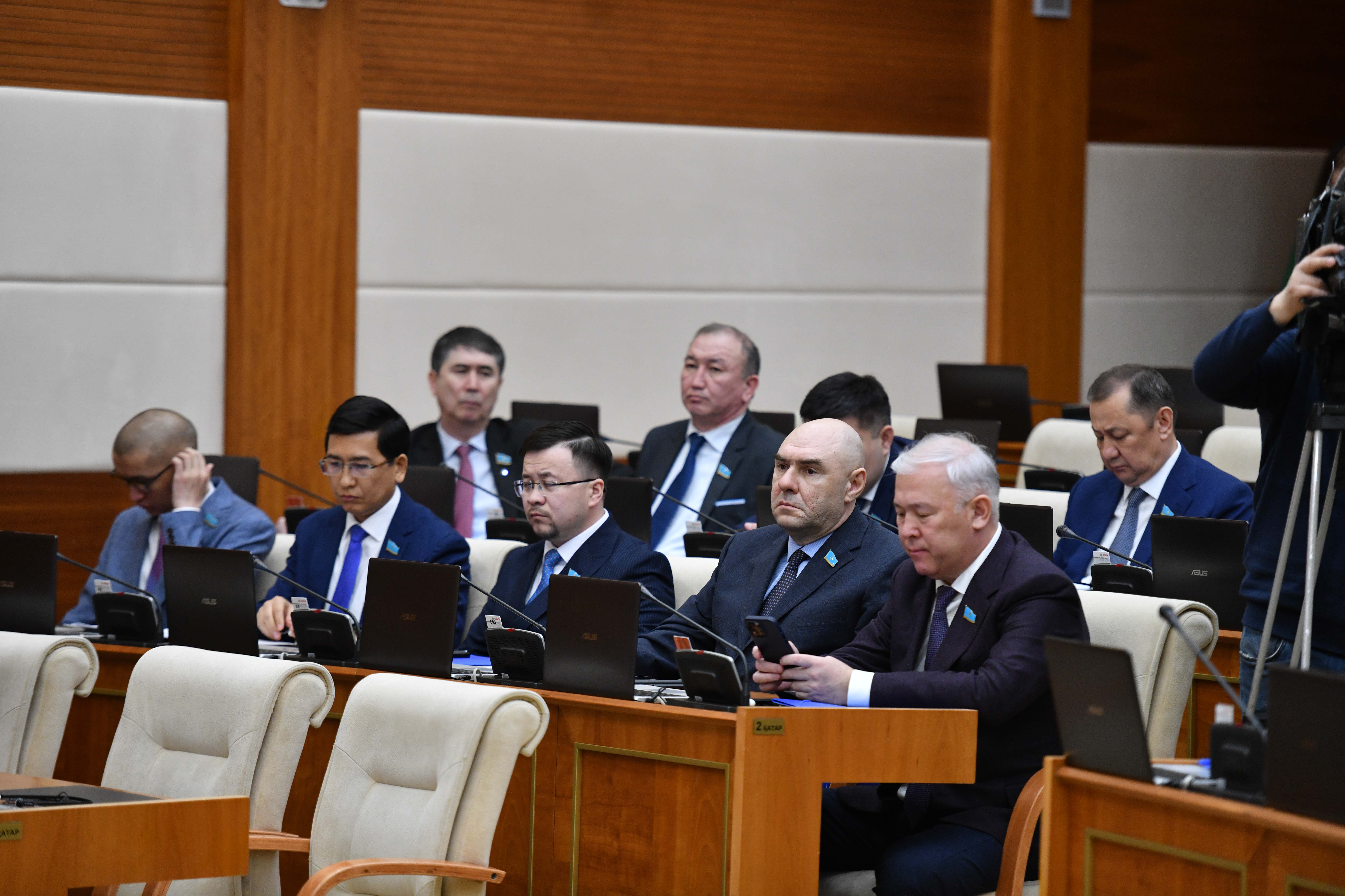 Jańa Májiliske jańa mindet júkteldi